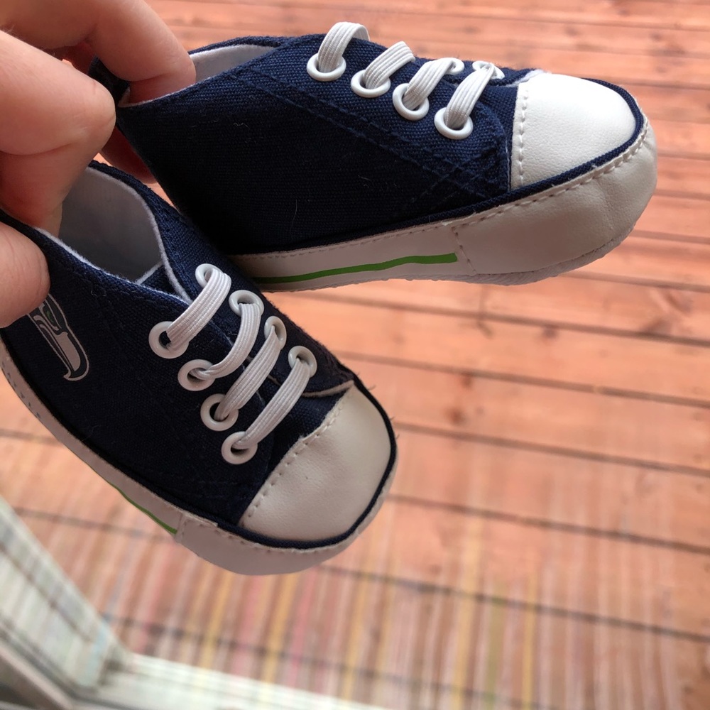Baby Seahawks booties